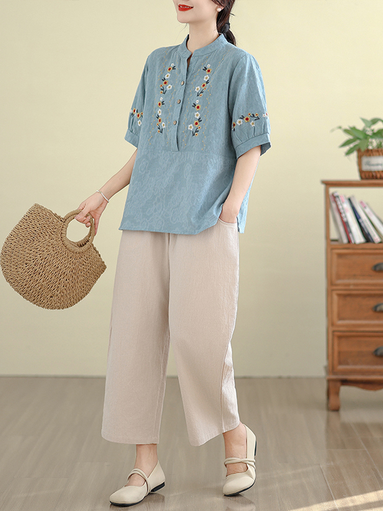 Women Fashion Over The Years - Elegantes, besticktes Kurzarm-Oberteil und Hose aus